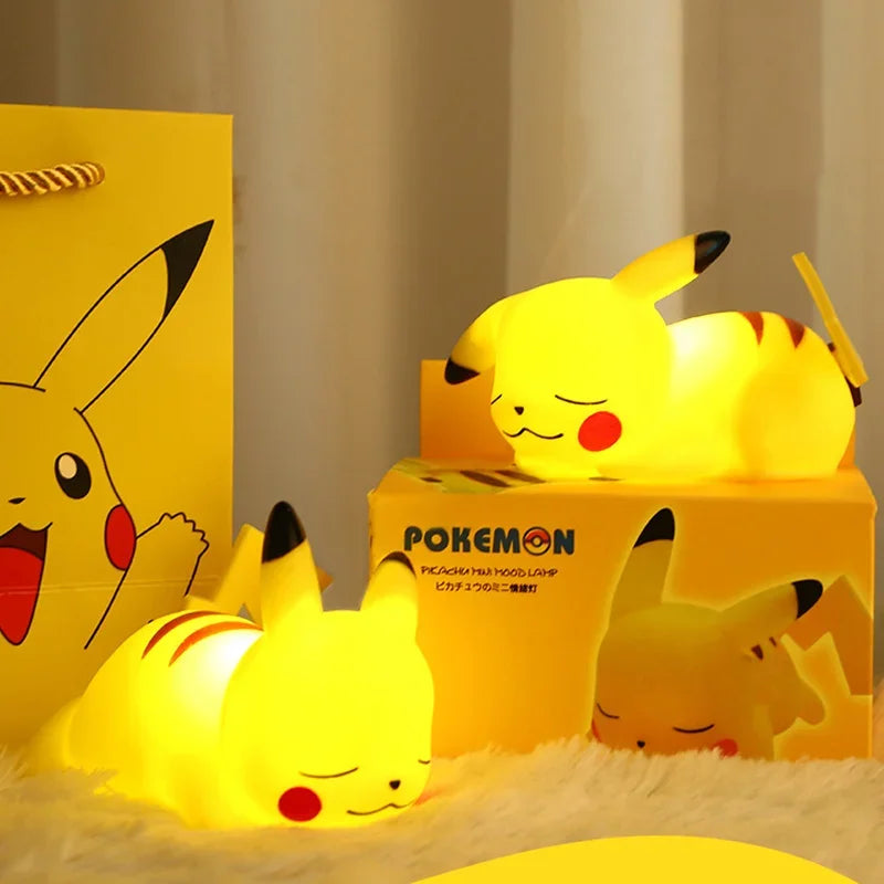 Lámpara de noche de Pokémon, bonito Pikachu, sofá cama, luz ambiental creativa, decoración de escritorio, juguete para niños, regalo de cumpleaños